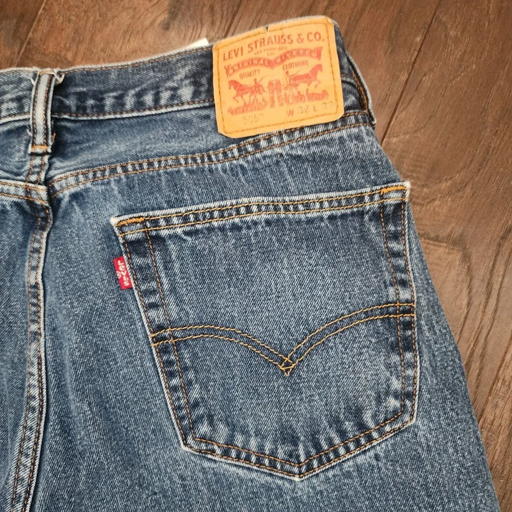 Levis 505 Regular Fit Straight Leg Jeans Mens 32x32 Medium Wash Blue Denim